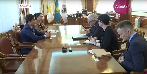 В Алматы Бауыржан Байбек встретился с послом Великобритании в РК