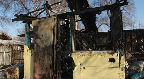 Сильный пожар  в Алматы оставил без жилья три семьи