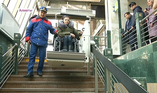 Доступность общественного транспорта проверили инвалиды в Алматы