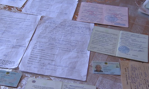 Заложники судьбы: 3 поколения одной семьи живут без документов в Алматинской области