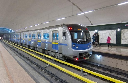 Поезд в метро врезался в тупик в Алматы