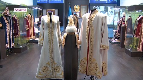 В музее Алматы открылась выставка национальной одежды прошлых веков 
