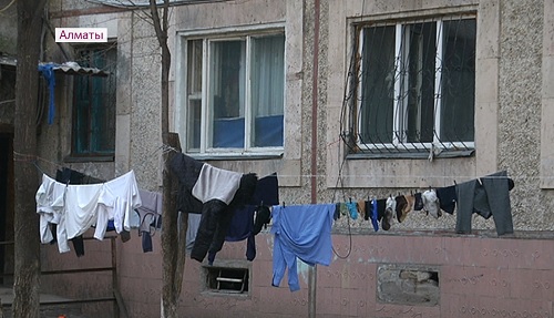 Нереализованный ремонт: жители общежития в Алматы требуют вернуть оплату