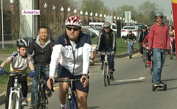 Сезон открыт: в Алматы состоялся велопробег