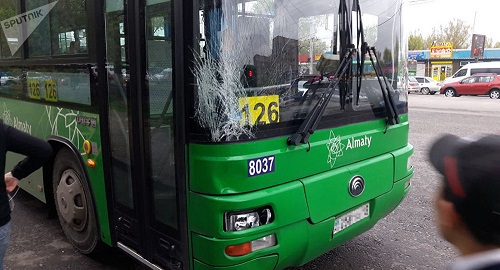 В Алматы маршрутный автобус сбил насмерть девушку