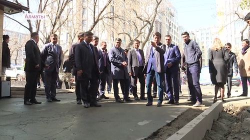 Почти 600 дворов отремонтируют в этом году в Алматы