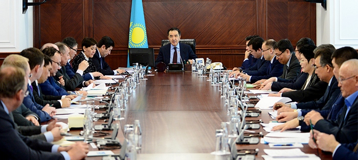 "Не доверяем": Бакытжан Сагинтаев предложил создать в Казахстане антирейтинг ТРЦ