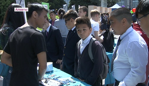 Экологиялық фестиваль: Алматыда оқушылар қоқыстан өнер туындыларын жасады