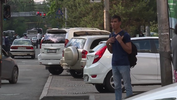 Бауыржан Байбек поручил восстановить тротуары на улицах Алматы