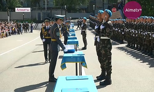 Ряды президентского полка пополнили почти 300 новобранцев