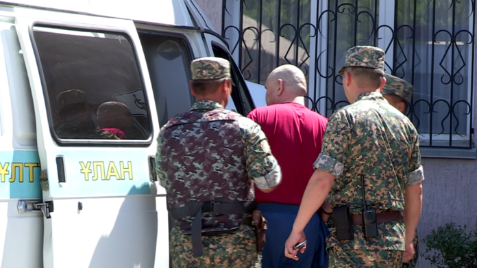 Экс-начальника департамента обороны Кызылординской области обвиняют в мошенничестве