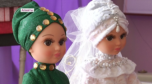 Говорит на казахском и читает суры из Корана: в Алматы презентовали необычную куклу