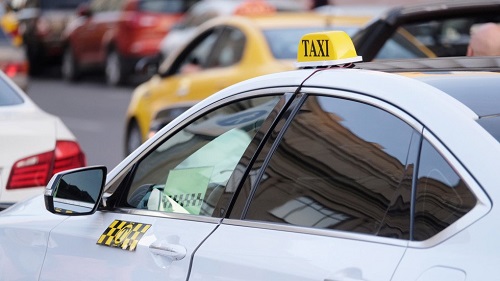Уральских пассажиров призывают отказаться от услуг нелегальных таксистов