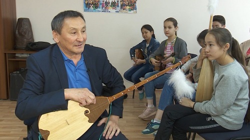 Национальный день домбры отметят в Казахстане