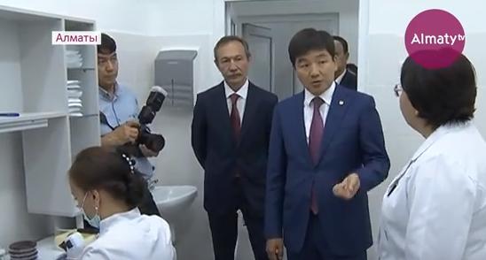 Бауыржан Байбек поздравил медицинских работников Алматы  с профессиональным праздником