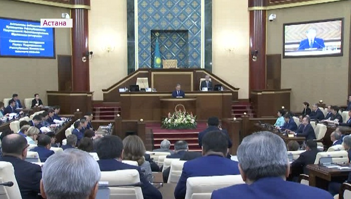 Казахстанские депутаты ушли на каникулы 