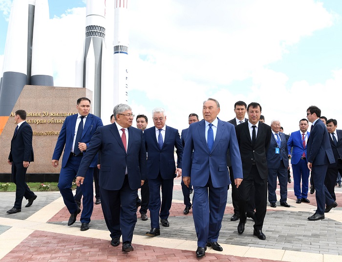 Нурсултан Назарбаев посетил экспозицию музея ракетно-космической техники в Астане