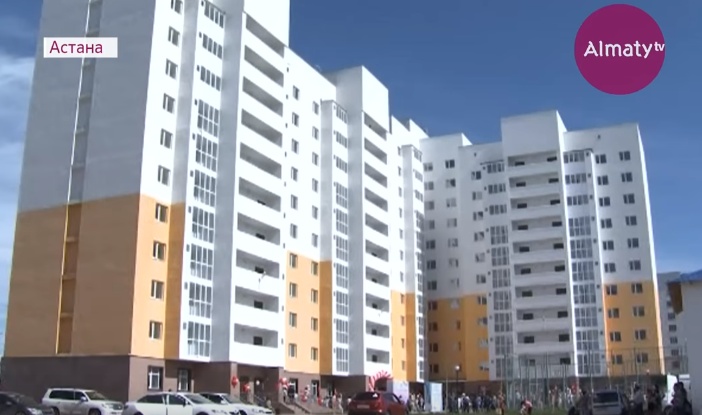 20-летие Астаны: сотни столичных семей получили квартиры по госпрограмме "Нурлы жер"