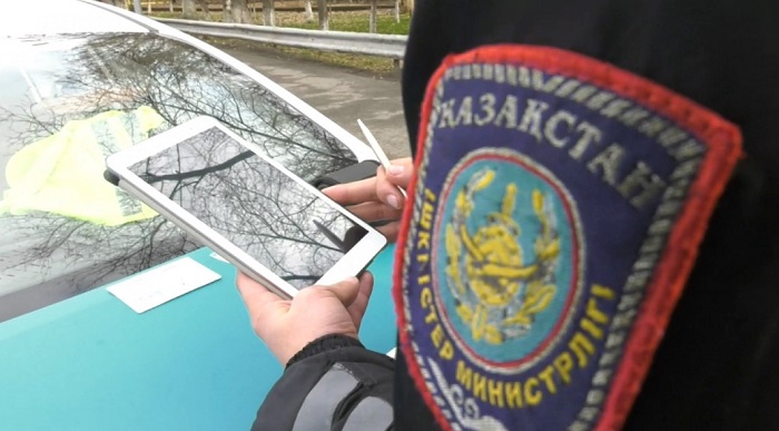 Полицейским выдадут еще четыре тысячи планшетов в Казахстане