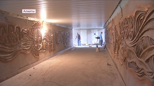 Сувенир из прошлого: в подземном переходе Алматы обнаружили уникальный барельеф