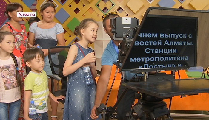 На телеканале "Алматы" провели экскурсию для школьников