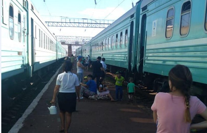 Причину схода вагонов в Жамбылской области назвали в КТЖ 