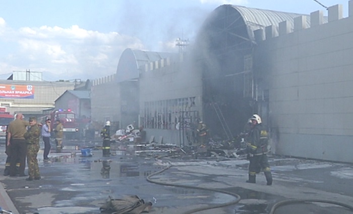 Торговый центр горит в Алматы
