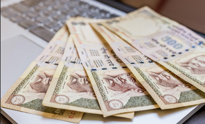 Вслед за турецкой лирой антирекорды бьет индийская рупия