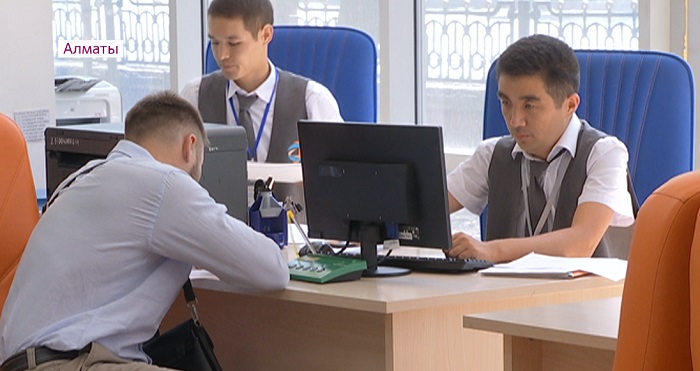 Таксистов и официантов разыскивает Центр занятости Алматы