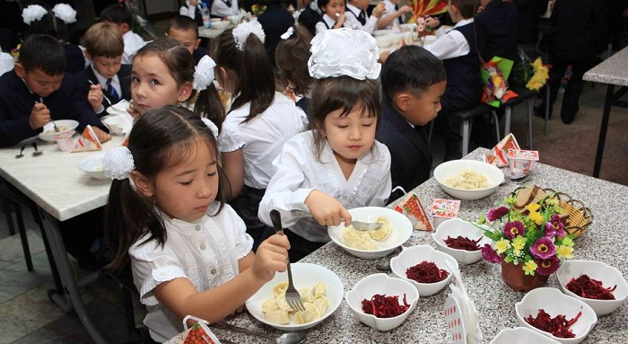 Впервые в Алматы внедряют единые стандарты рациона питания школьников