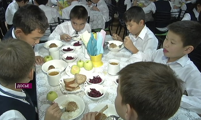 Единые стандарты питания введут с 1 сентября в школах Казахстана