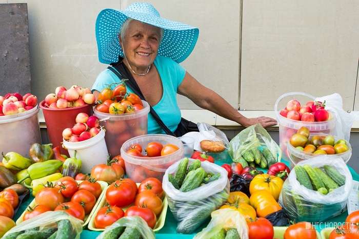 Актюбинцы предпочитают покупать овощи у местных дачников 