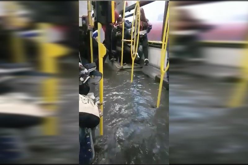 Почему отстранили от работы водителя «затопленного» автобуса в Астане 