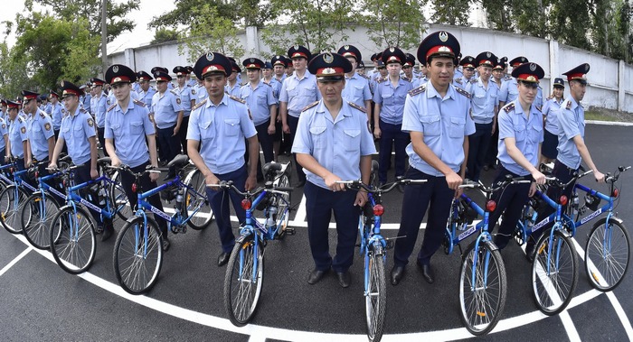 Казахстанские полицейские могут пересесть на велосипеды
