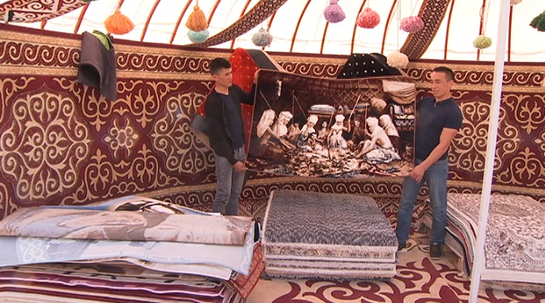 День города: выставка-ярмарка ковров открылась в Алматы 