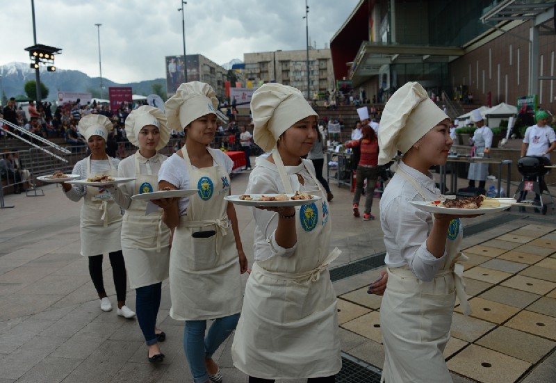Кулинарная битва шеф-поваров состоялась в Алматы
