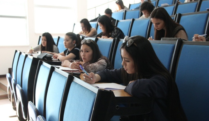70% казахстанских студентов учатся за счет родителей