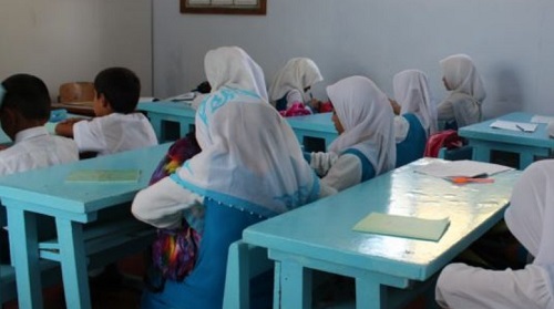Родители 16 школьниц оштрафованы за ношение хиджаба в Атырау