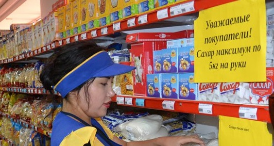Сахар в магазинах Шымкента отпускают по 5 кг  в одни руки