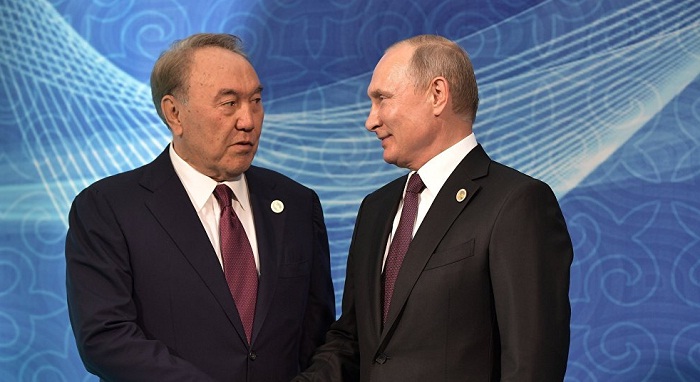Назарбаев по телефону поздравил Путина с днем рождения