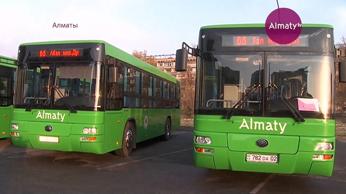 Ряд городских автобусных маршрутов изменили в Алматы