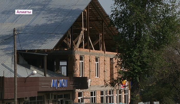 Снести построенные с нарушениями здания в Алматы обязали их владельцев 