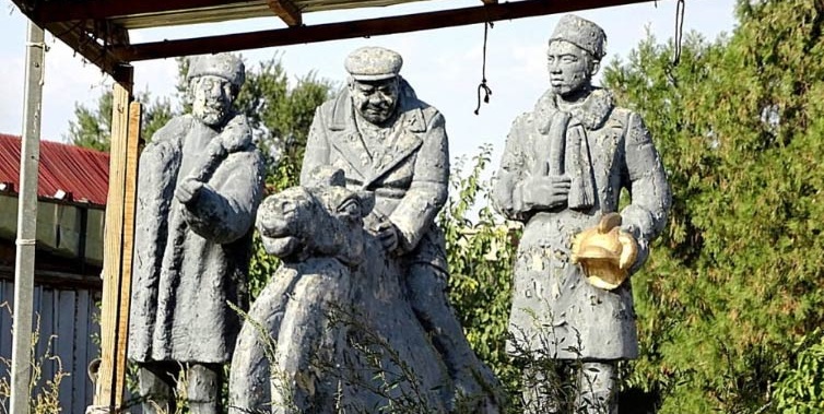 Памятник «Джентльмены удачи» перенесут в парк имени Т. Рыскулова в Таразе