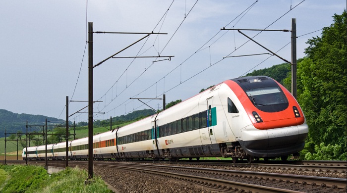 В Германии подросток погиб под поездом, спасая казахстанца  