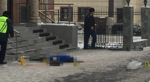 Женщину убило сосулькой в центре Алматы  