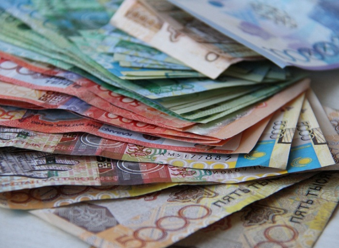 Среднемесячная зарплата в Казахстане составила 159 тысяч тенге  