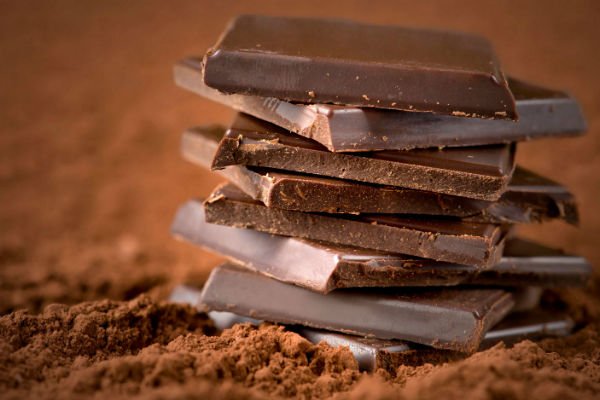 В Германии разлили на улице тонну шоколада