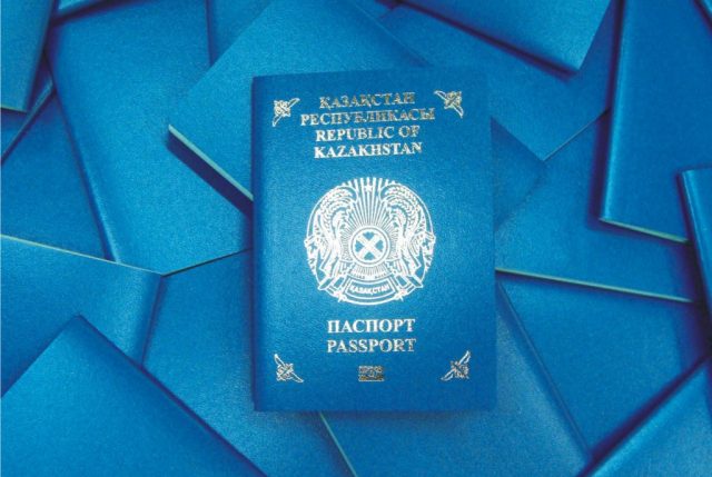 Вклейка недействительна: дети в Казахстане должны иметь паспорта с 1 января 2019