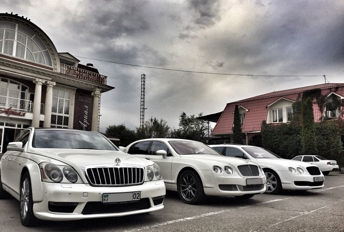 Казахстанцы поставили на учёт больше 300 авто класса люкс за год. В лидерах – Bentley и Maybach