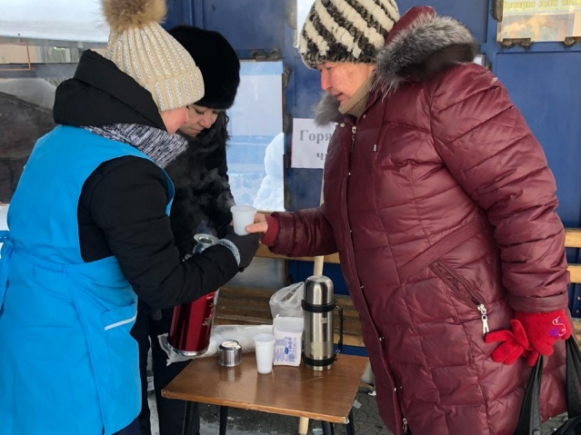 В Восточном Казахстане жителей в 40-градусный мороз бесплатно угощают чаем